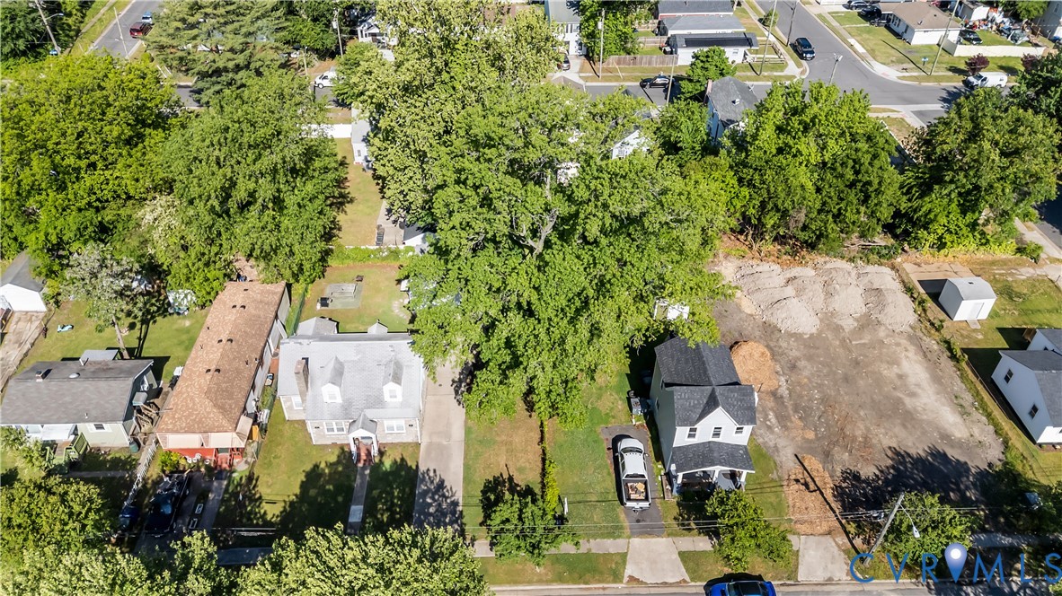 2323 Courtney Ave