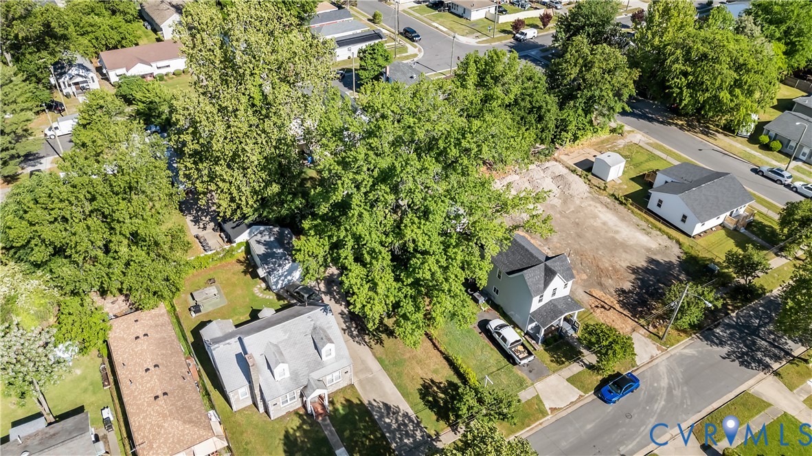2323 Courtney Ave