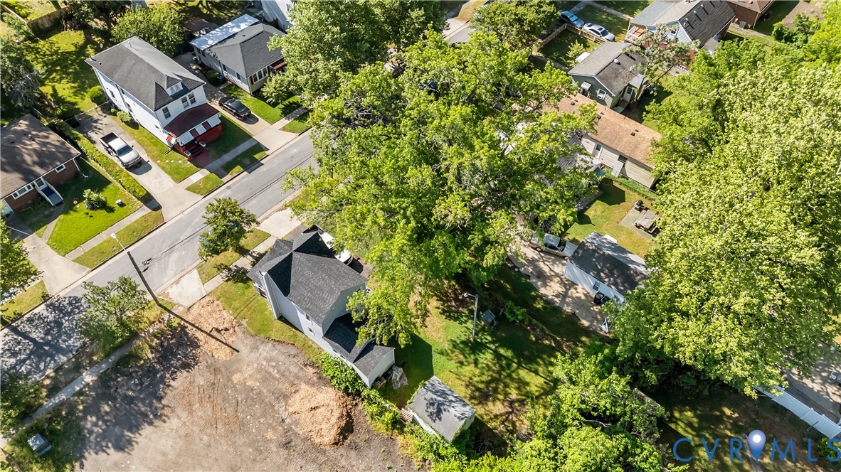 2323 Courtney Ave