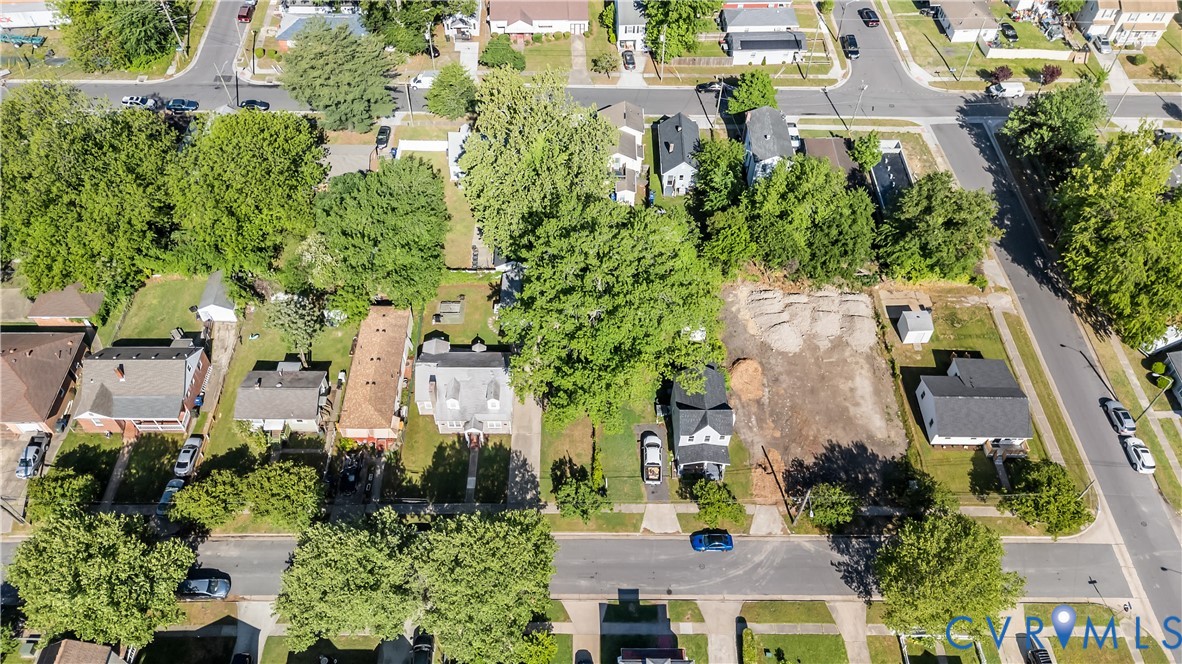 2323 Courtney Ave
