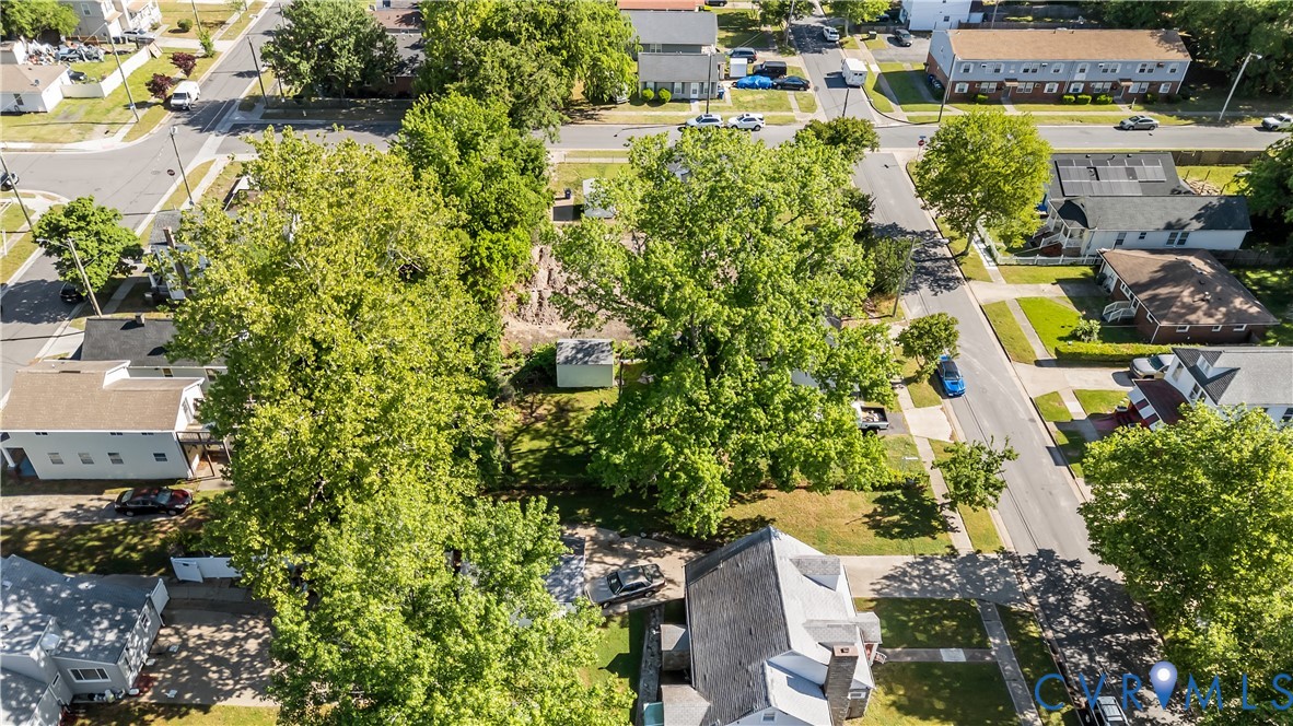2323 Courtney Ave