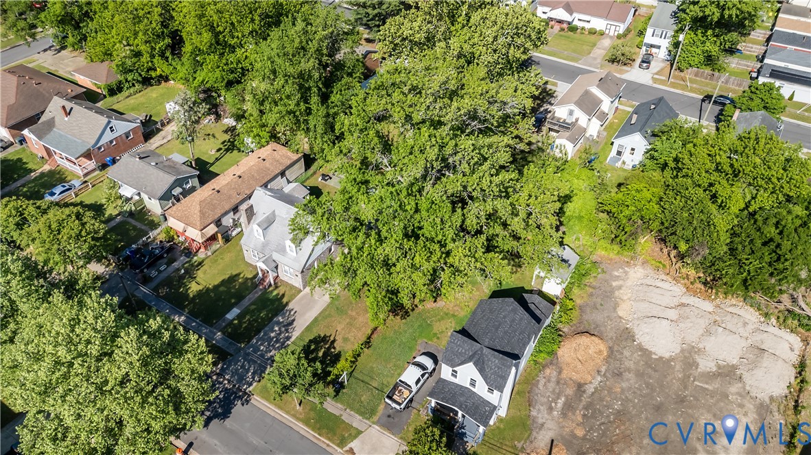 2323 Courtney Ave