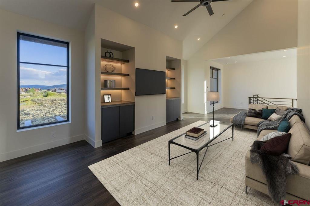 231 S Avion Drive
