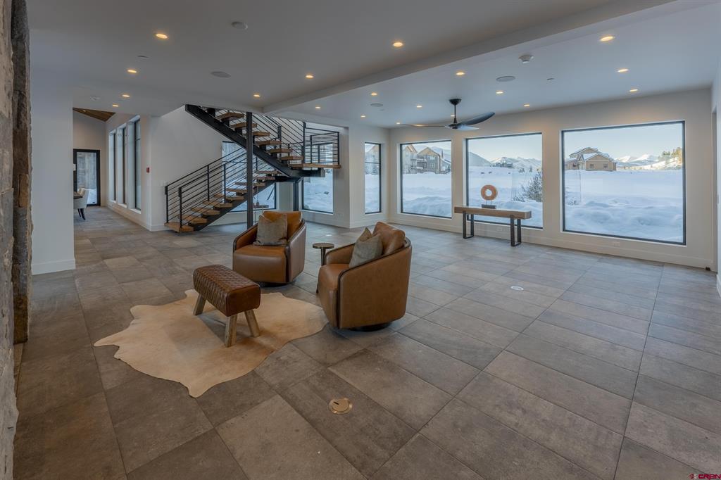 231 S Avion Drive