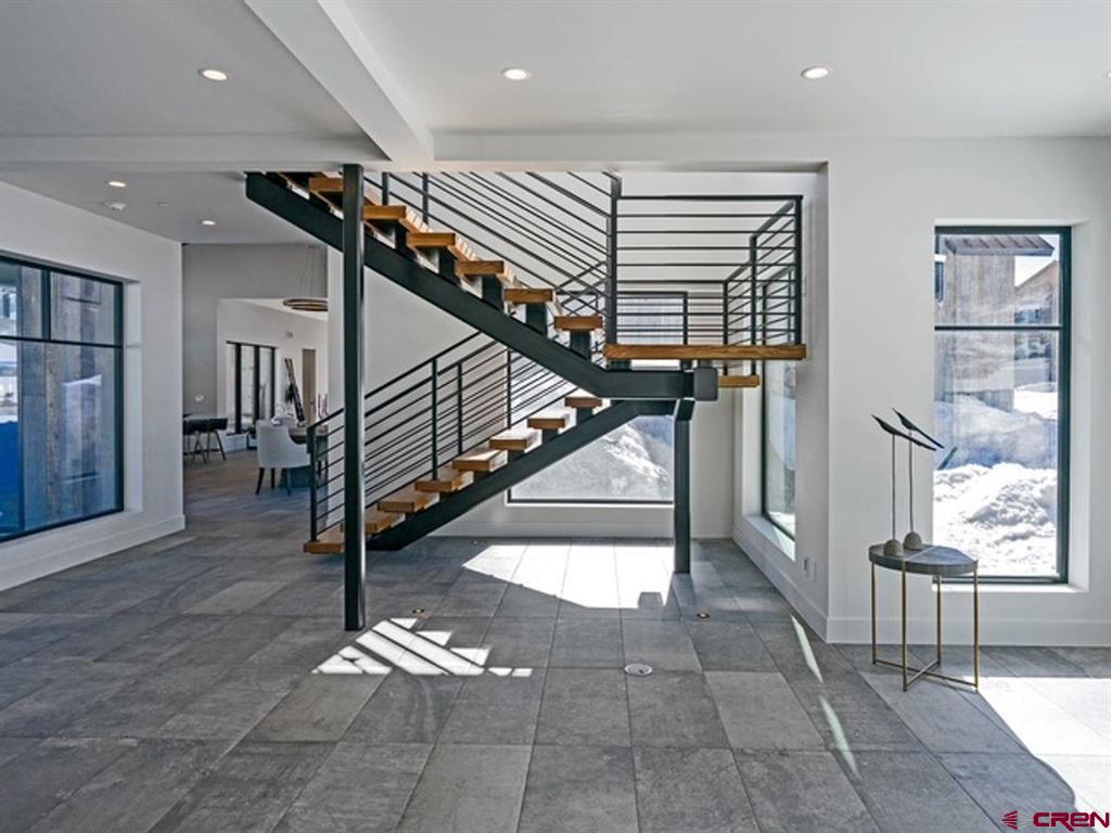 231 S Avion Drive