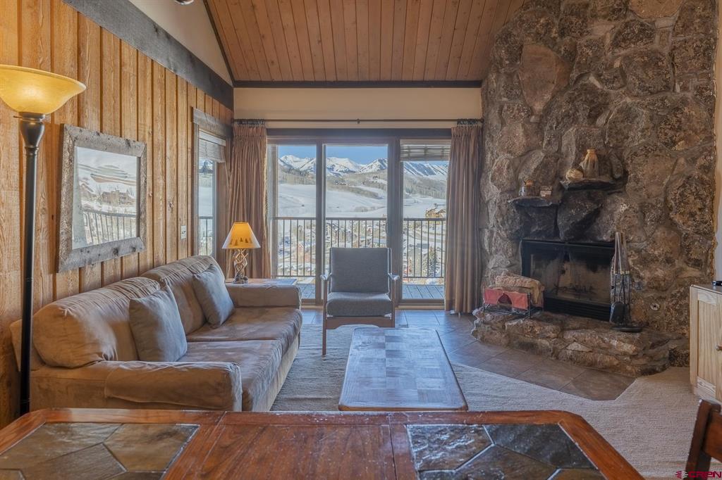 18 Hunter Hill Road Unit: J304