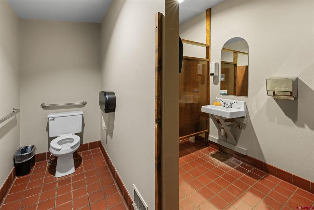 207 Elcho Avenue Unit: 14