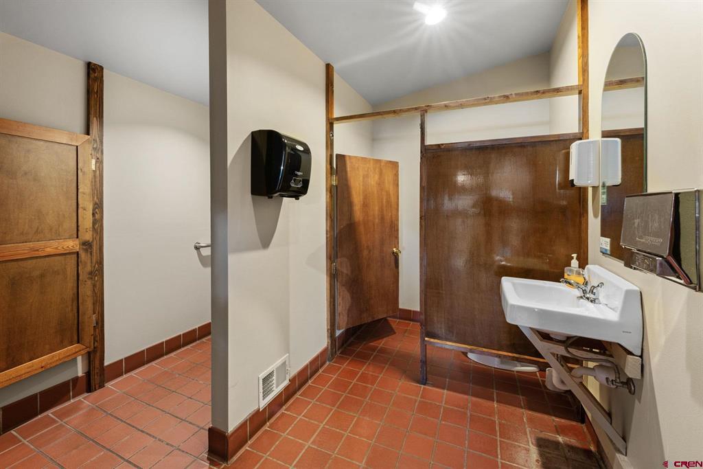 207 Elcho Avenue Unit: 14