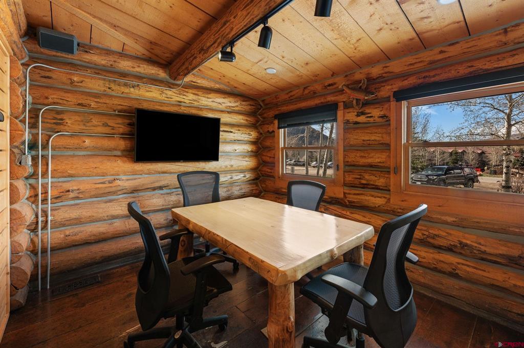 207 Elcho Avenue Unit: 14