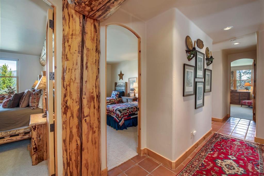 536 Journeys End Road