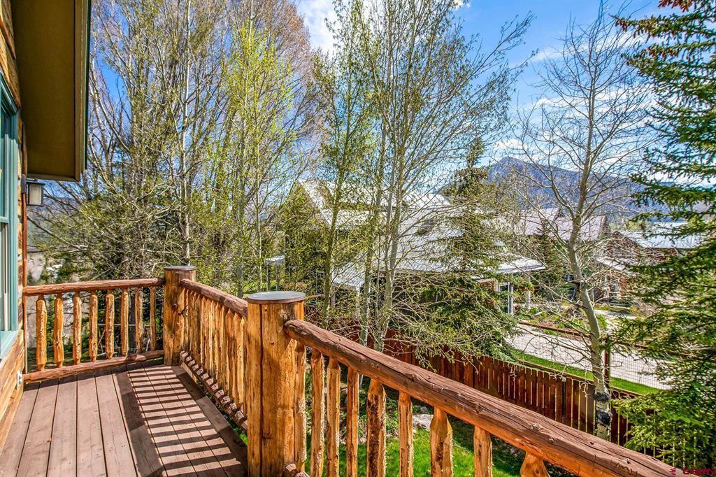 536 Journeys End Road