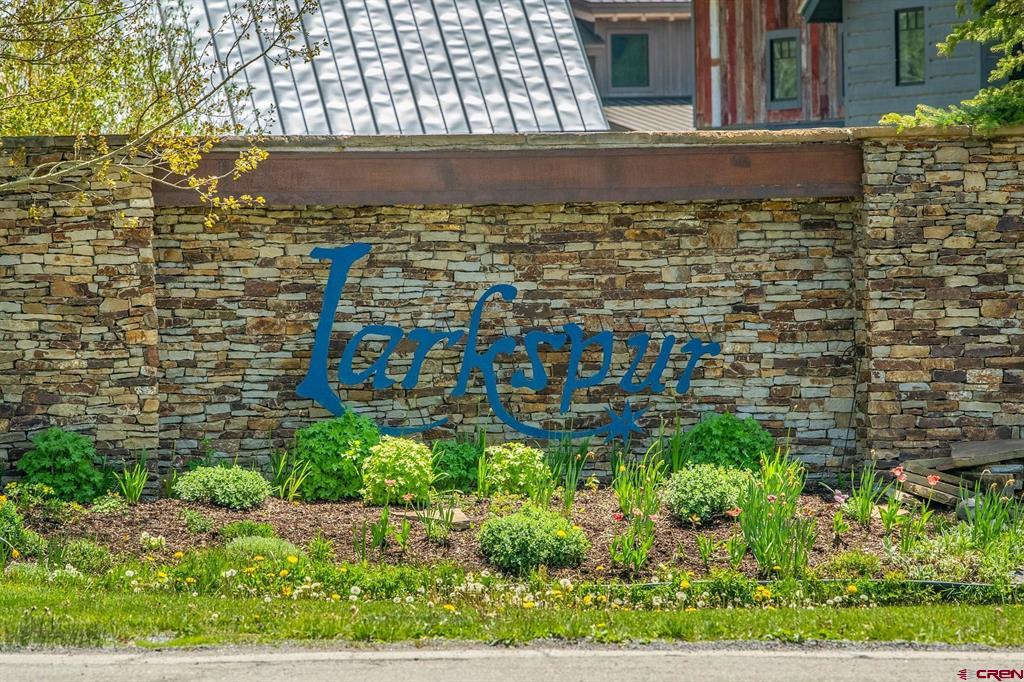 531 Larkspur Loop