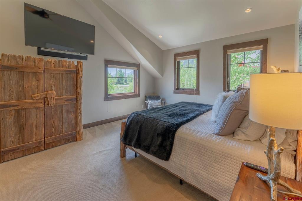 330 Larkspur Loop