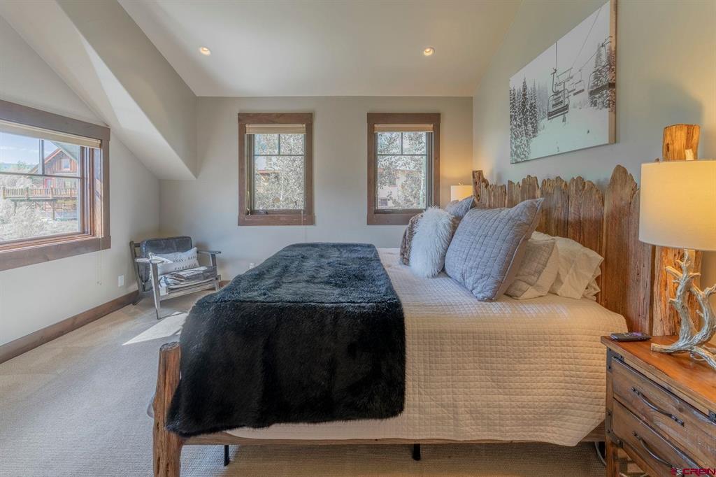 330 Larkspur Loop