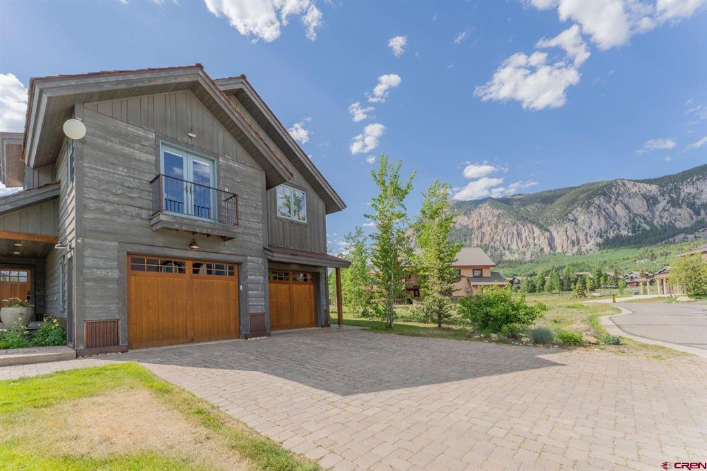 330 Larkspur Loop
