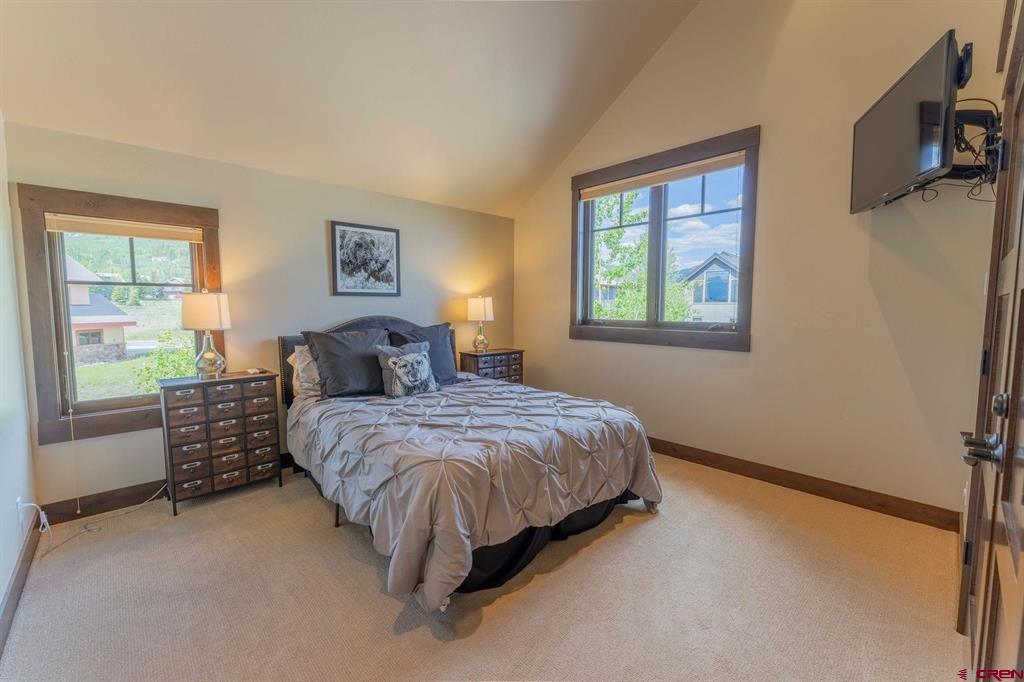 330 Larkspur Loop