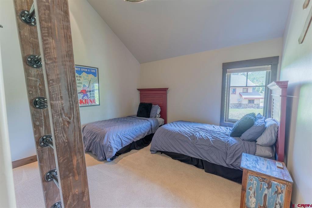 330 Larkspur Loop