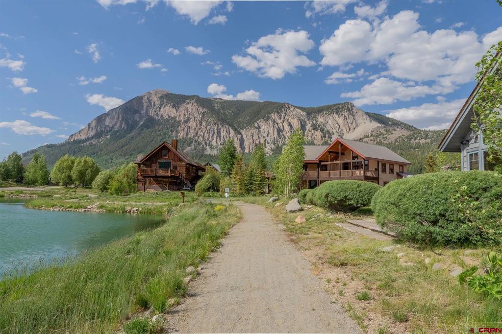 330 Larkspur Loop