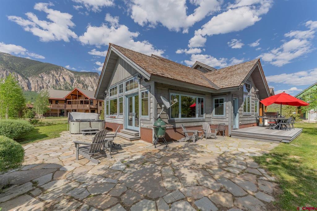 330 Larkspur Loop