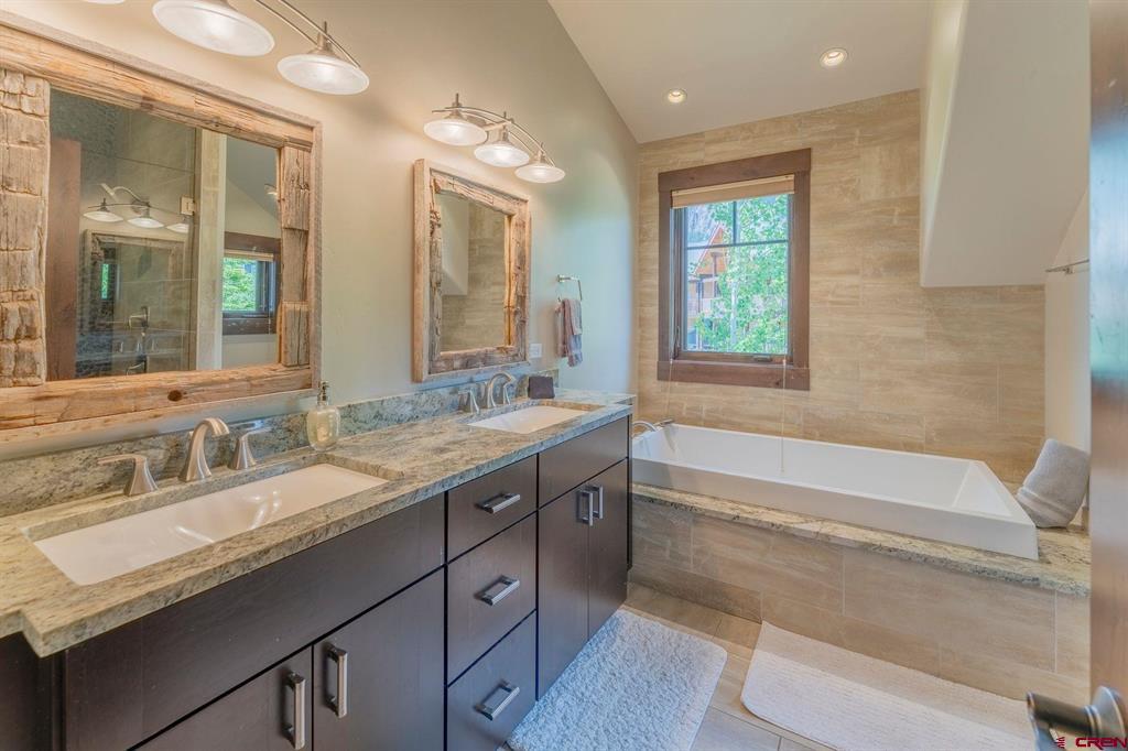 330 Larkspur Loop