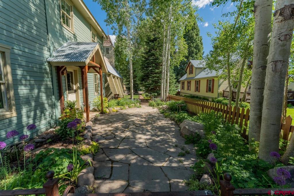 108 Maroon Avenue Unit: B