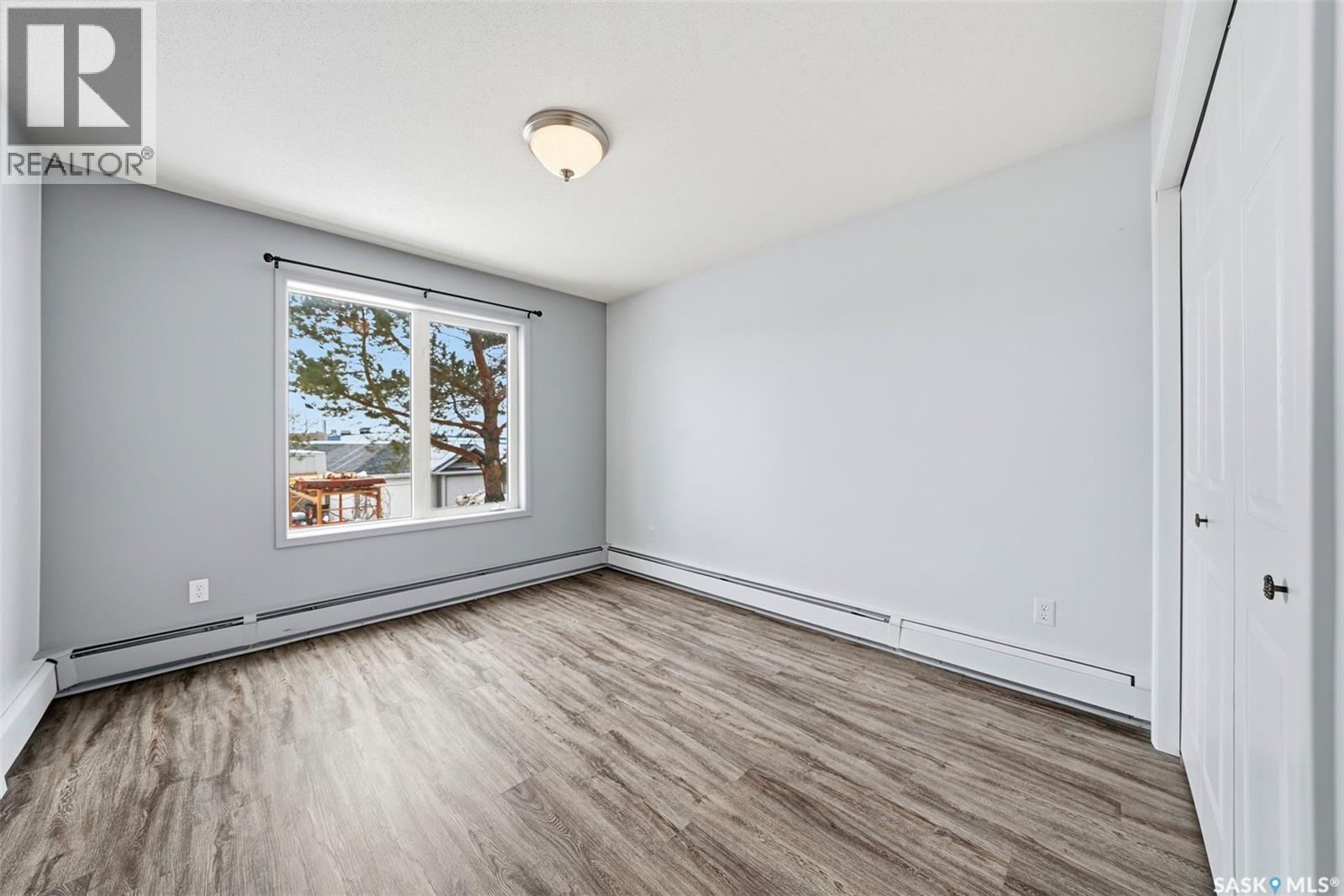 212 305 34th STREET W