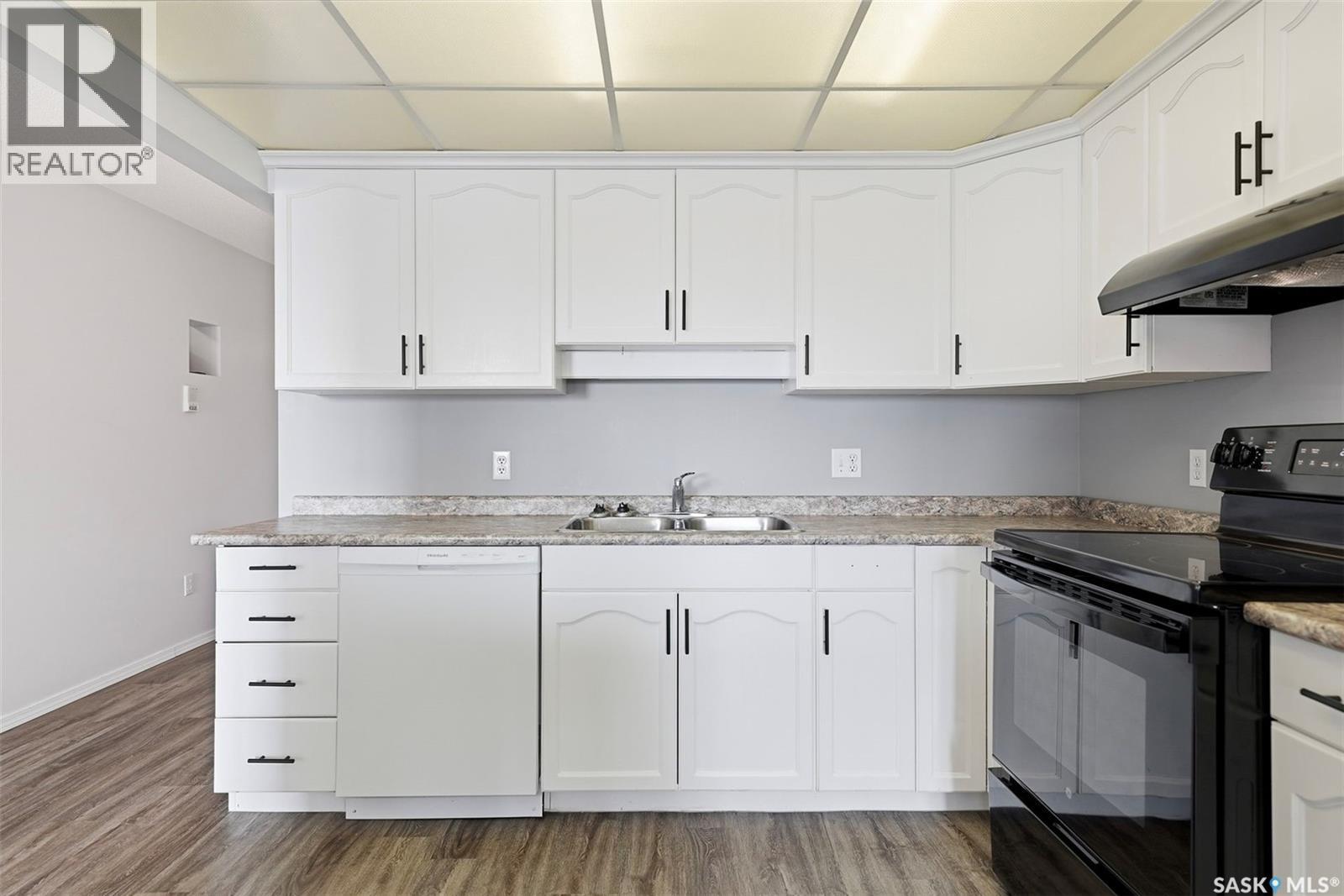 212 305 34th STREET W