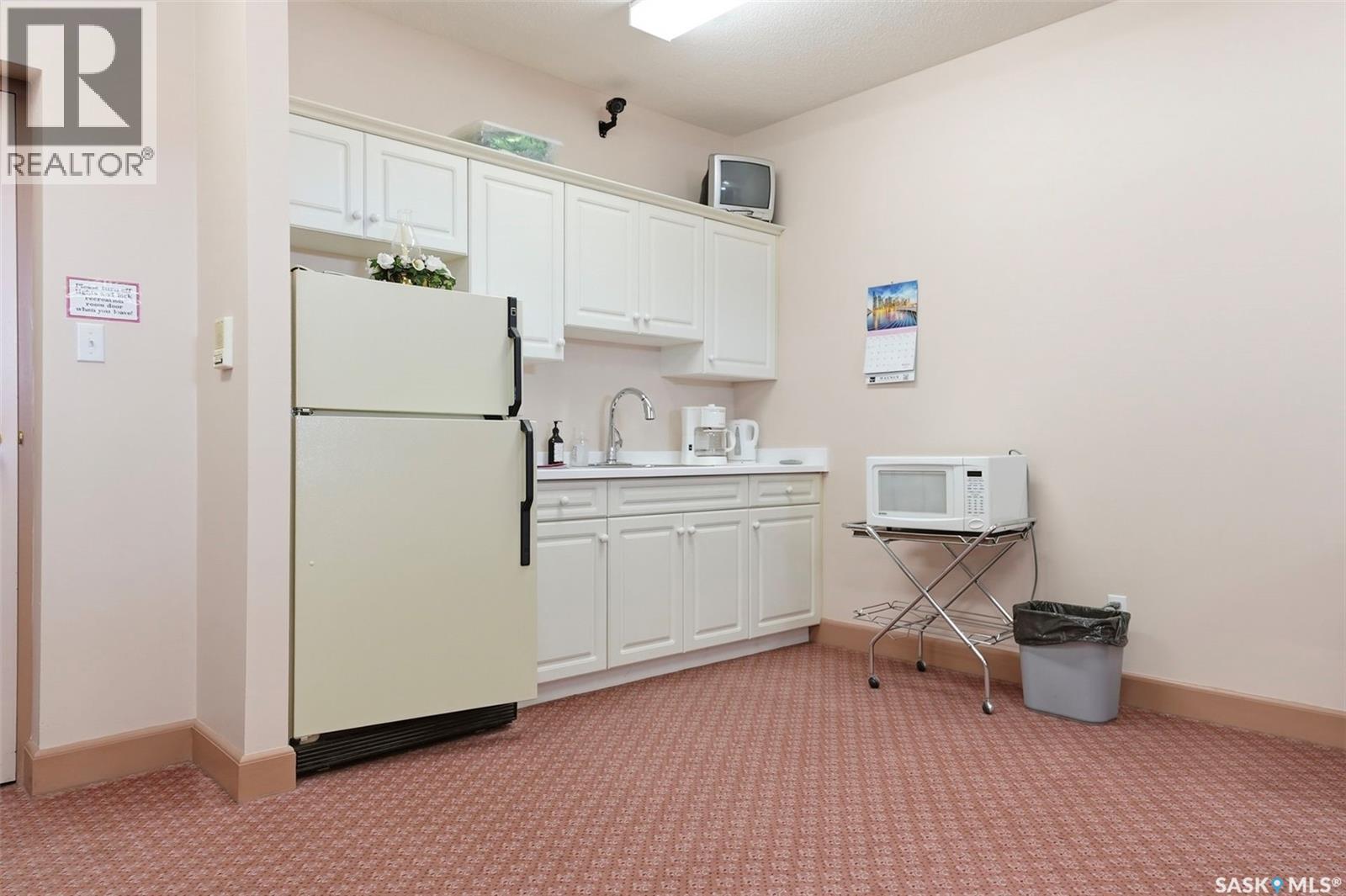 212 305 34th STREET W