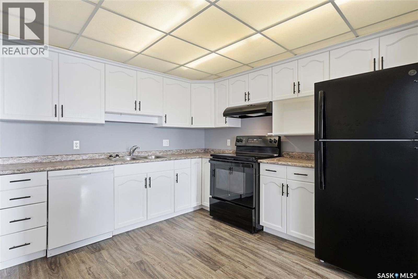 212 305 34th STREET W