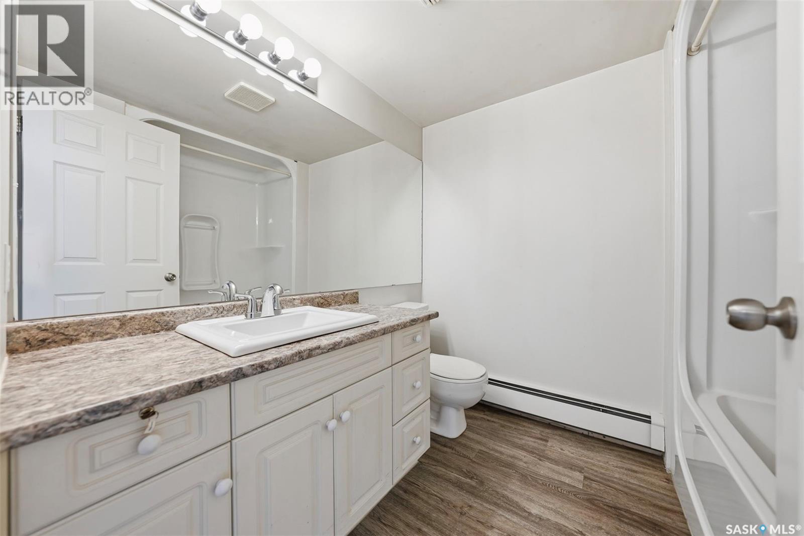 212 305 34th STREET W