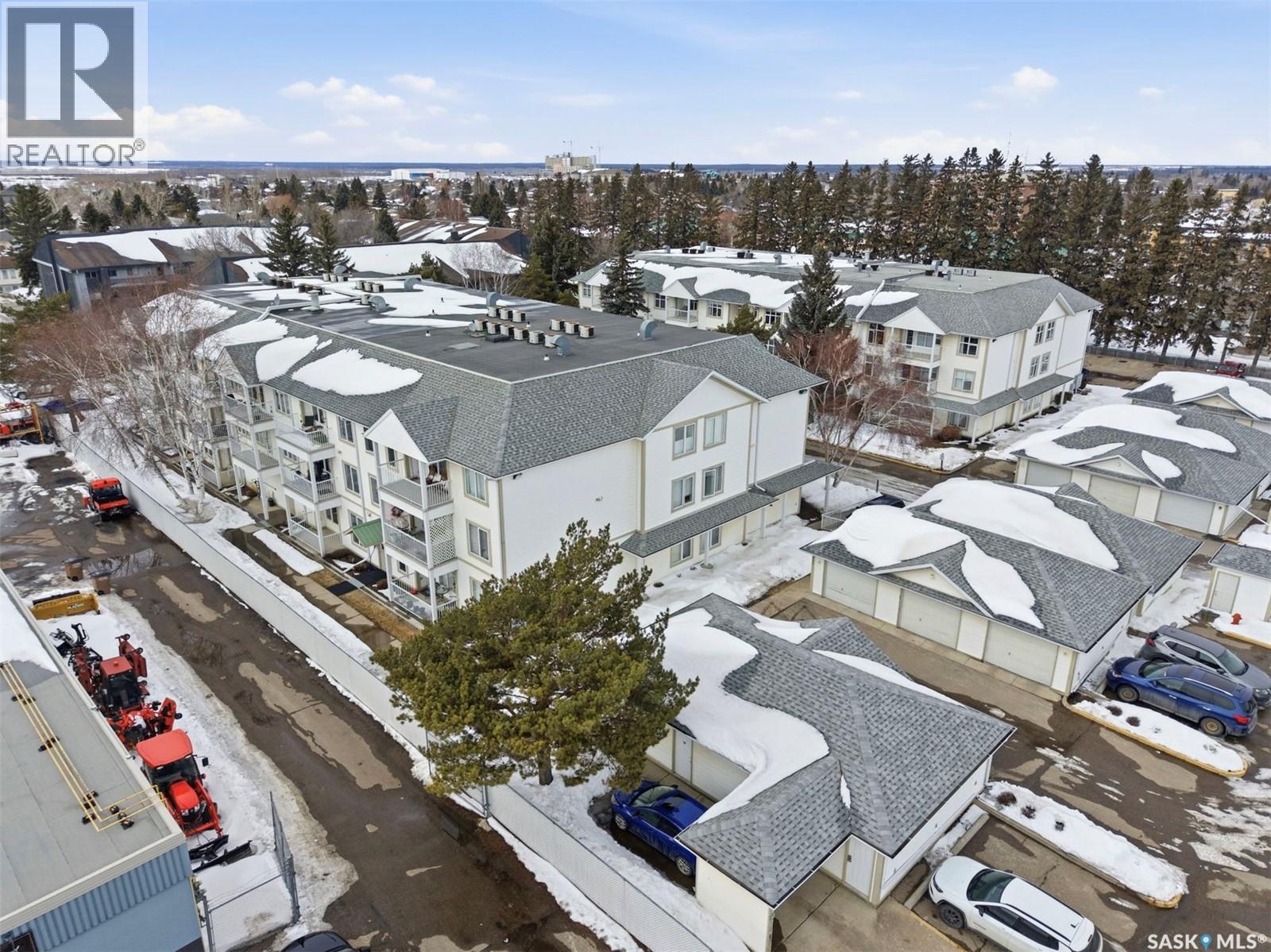 212 305 34th STREET W