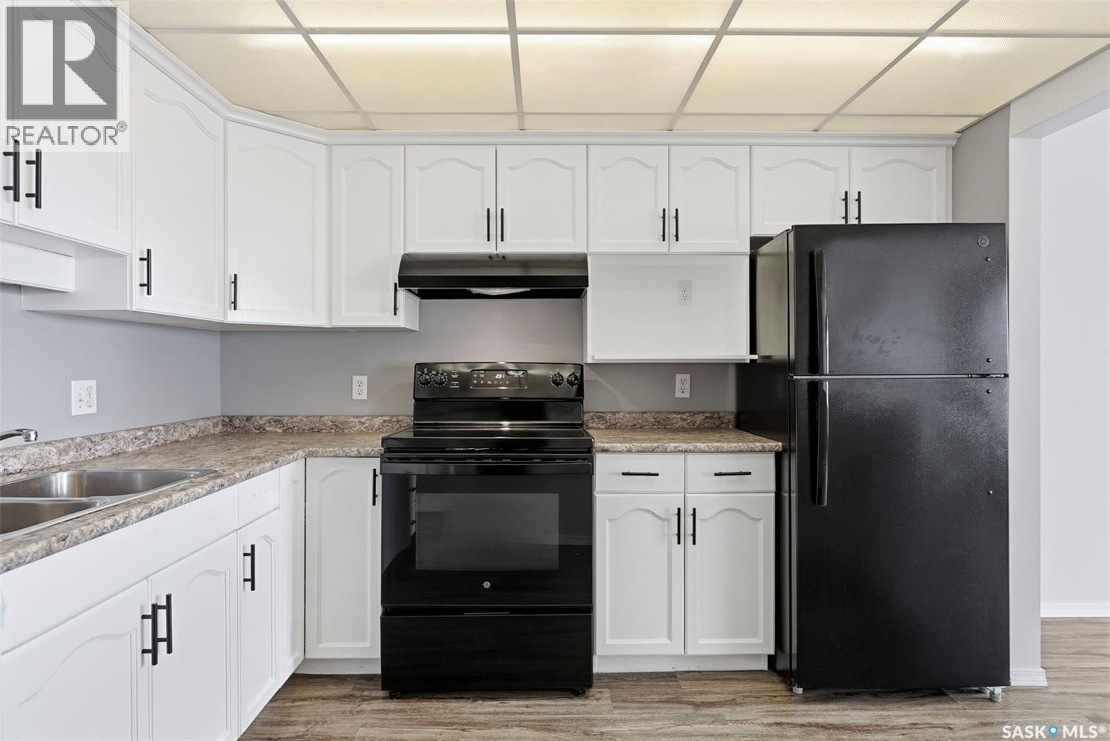 212 305 34th STREET W