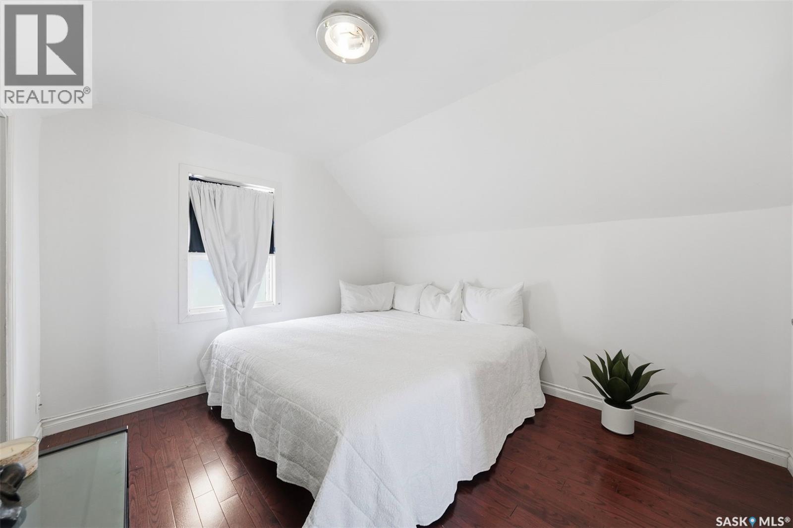 547 5th STREET E