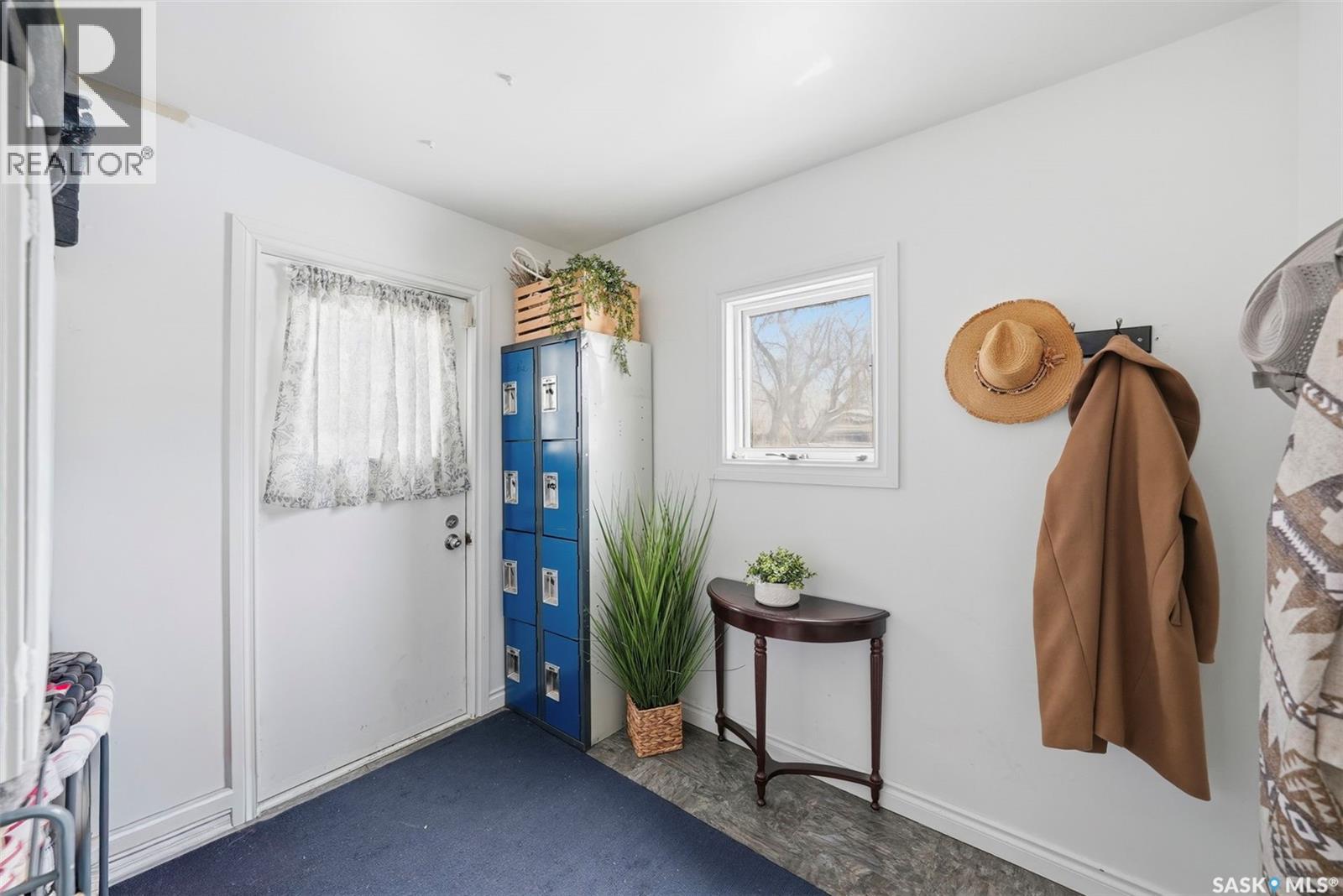 547 5th STREET E