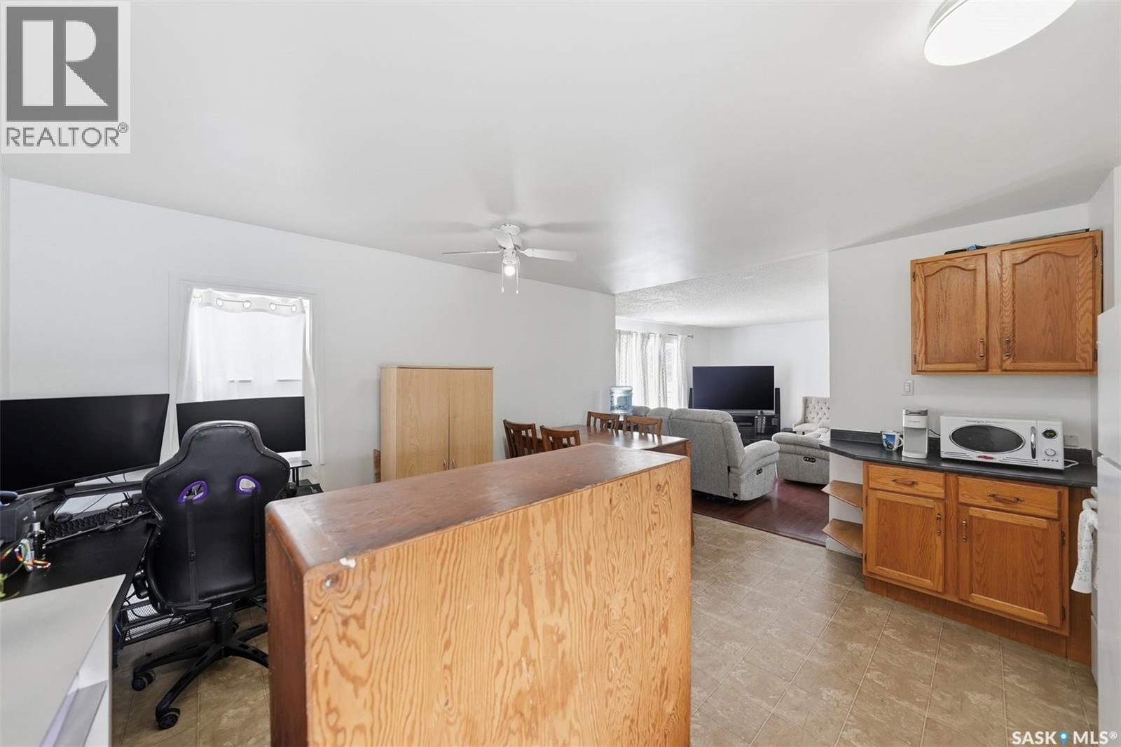 547 5th STREET E