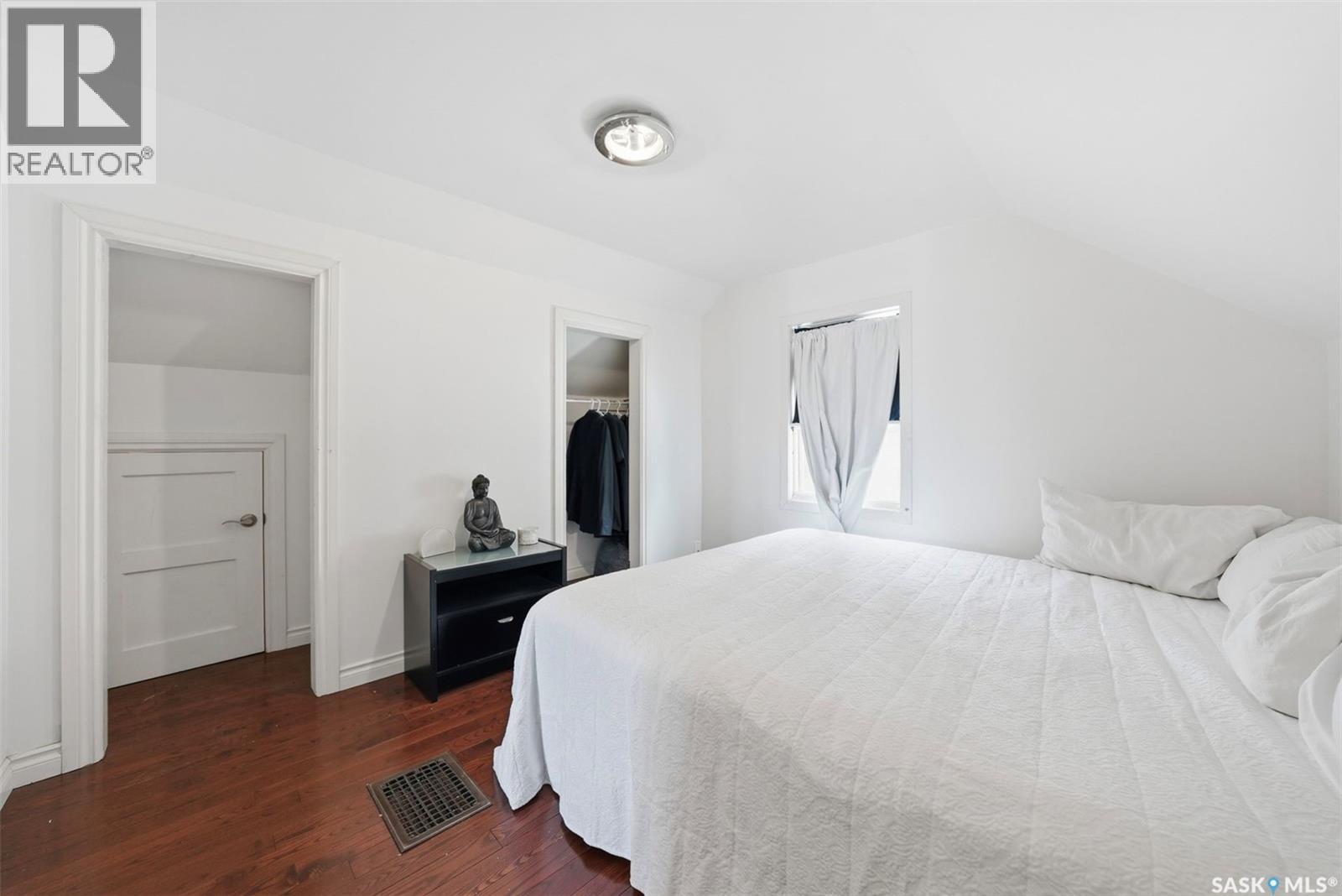 547 5th STREET E