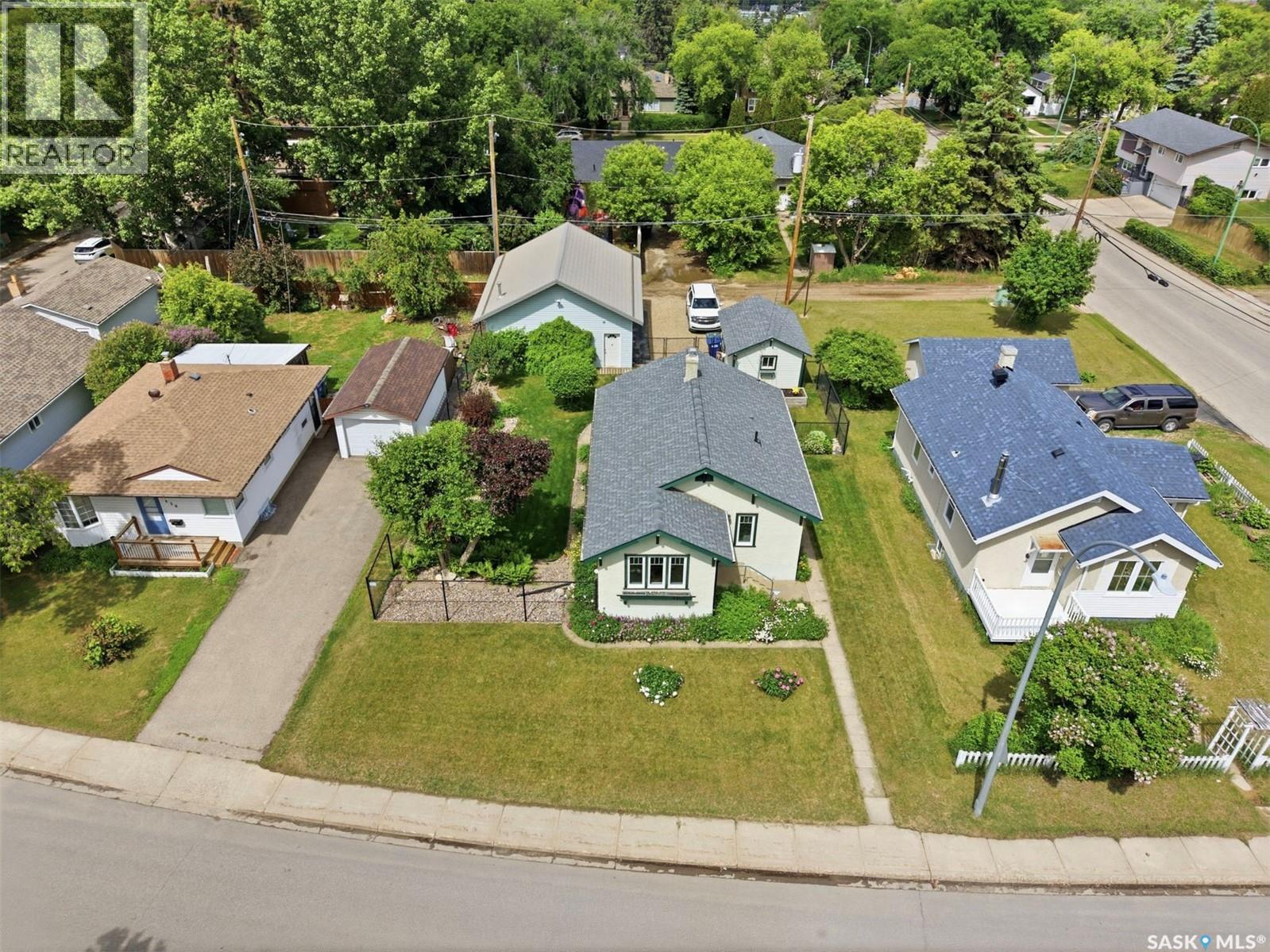 416 22ND STREET W