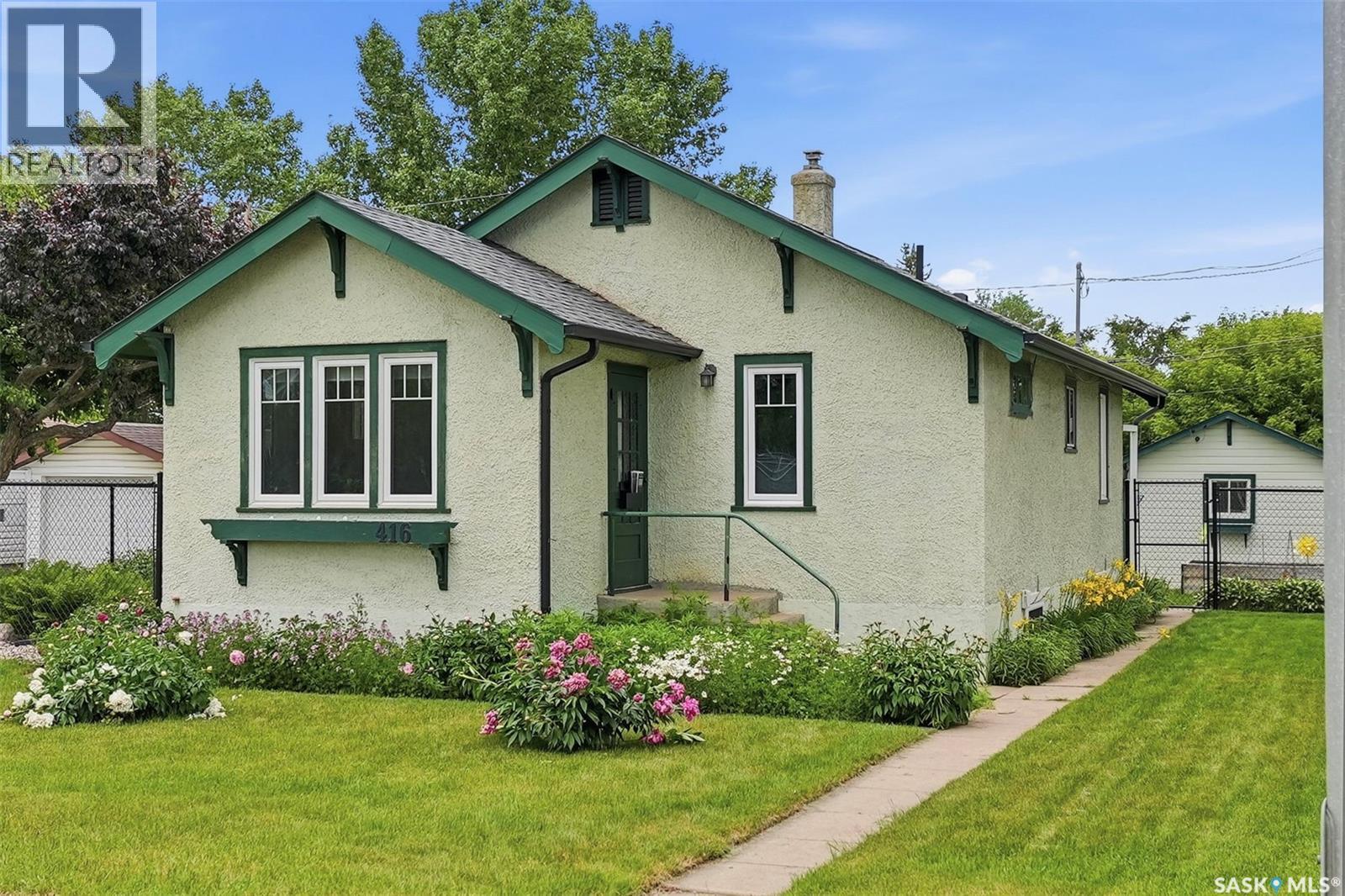 416 22ND STREET W