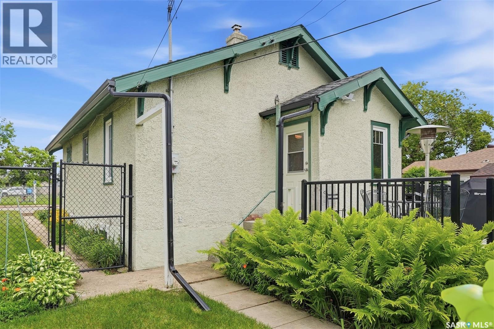 416 22ND STREET W