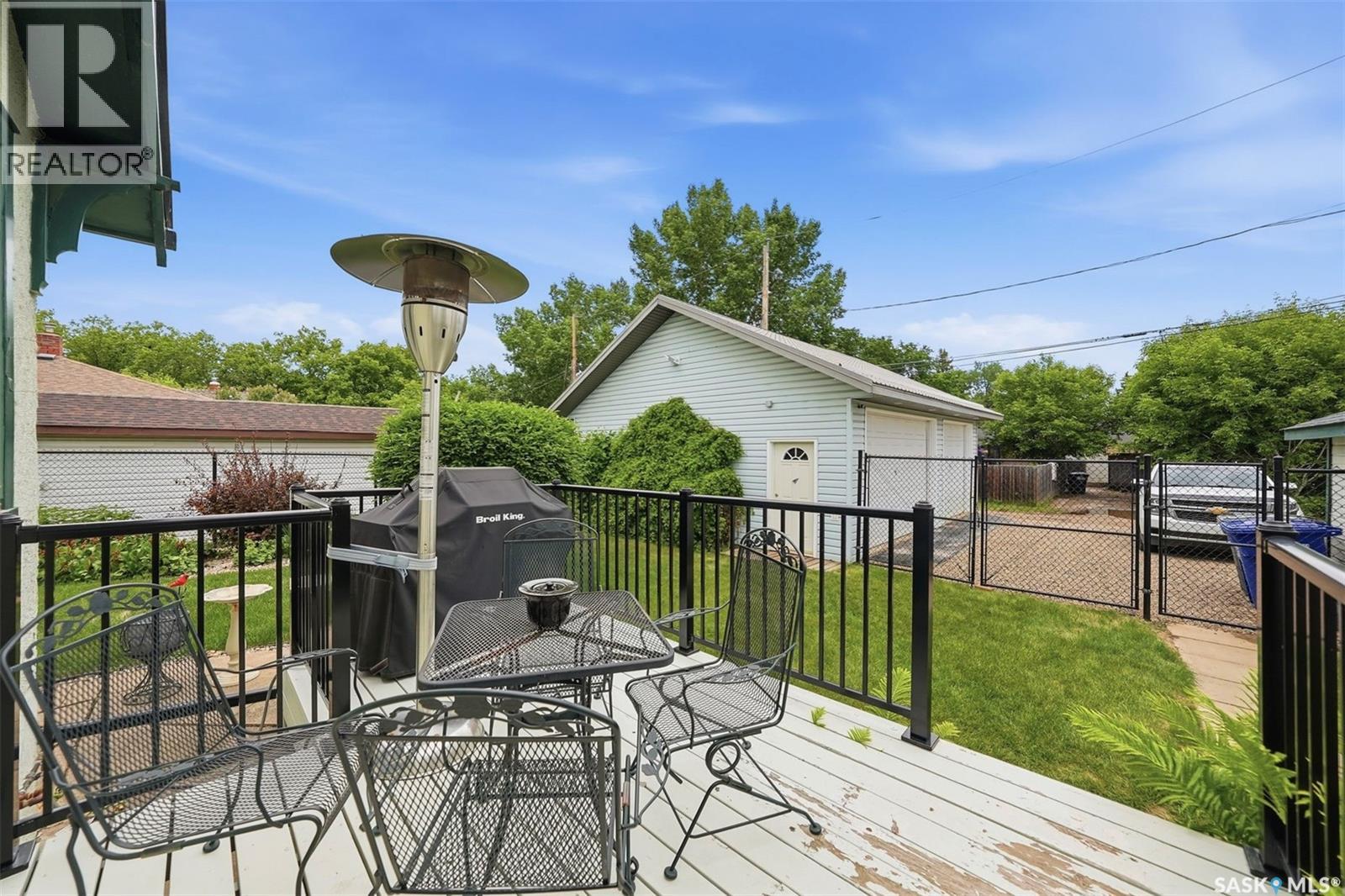 416 22ND STREET W