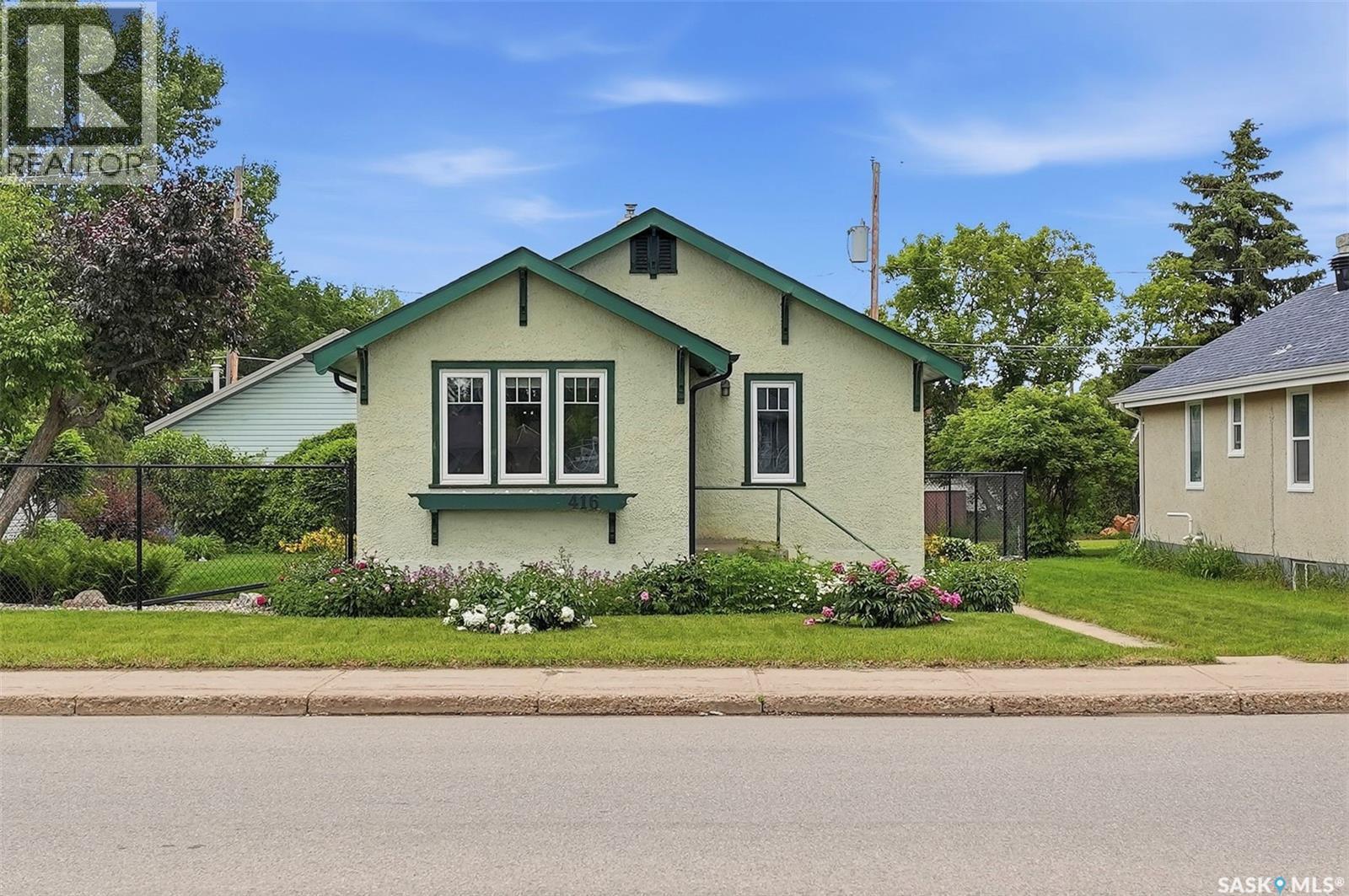 416 22ND STREET W