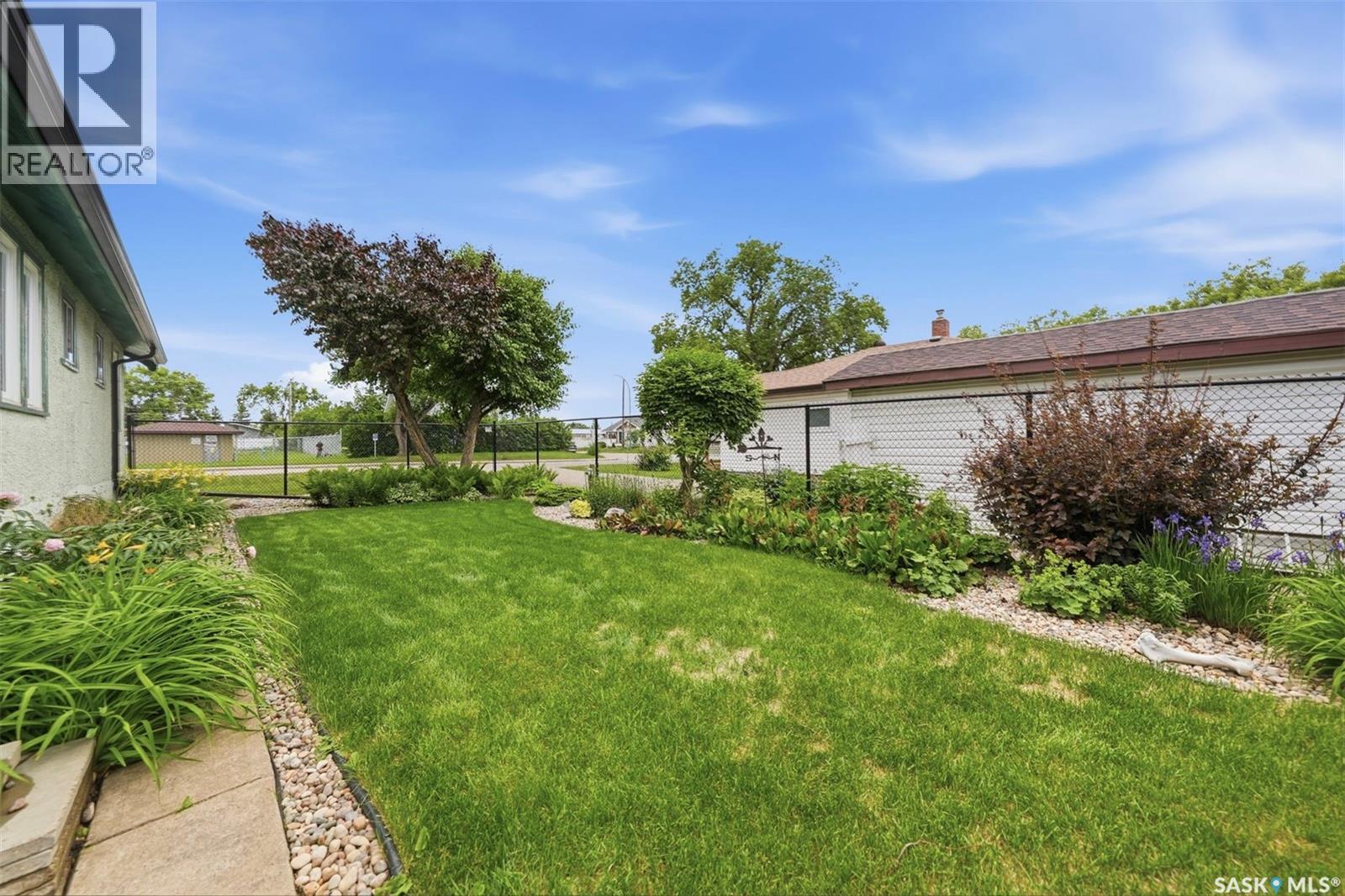 416 22ND STREET W