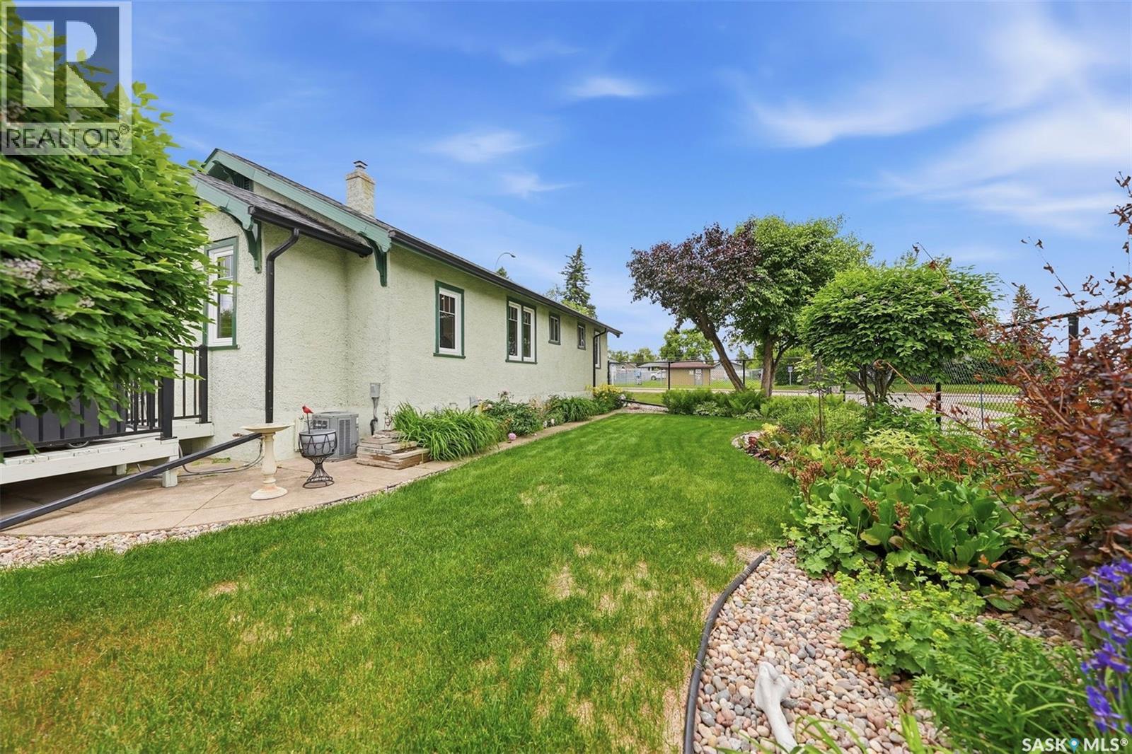 416 22ND STREET W
