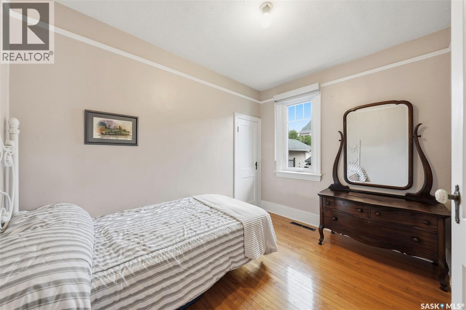 416 22ND STREET W