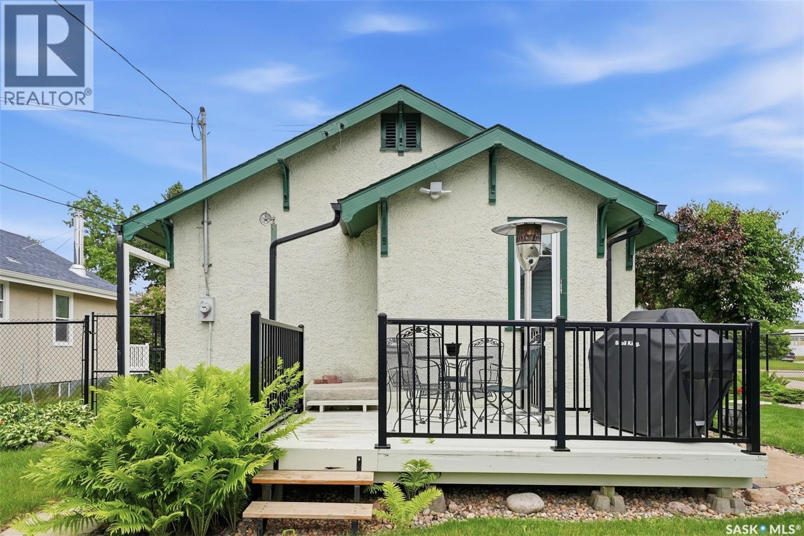416 22ND STREET W