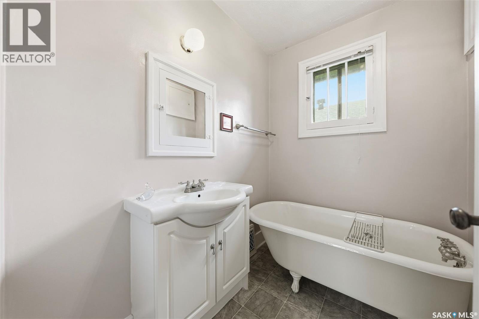 416 22ND STREET W