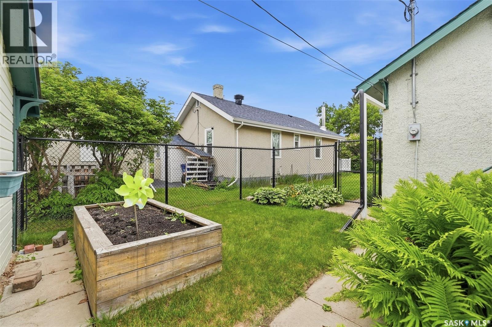 416 22ND STREET W