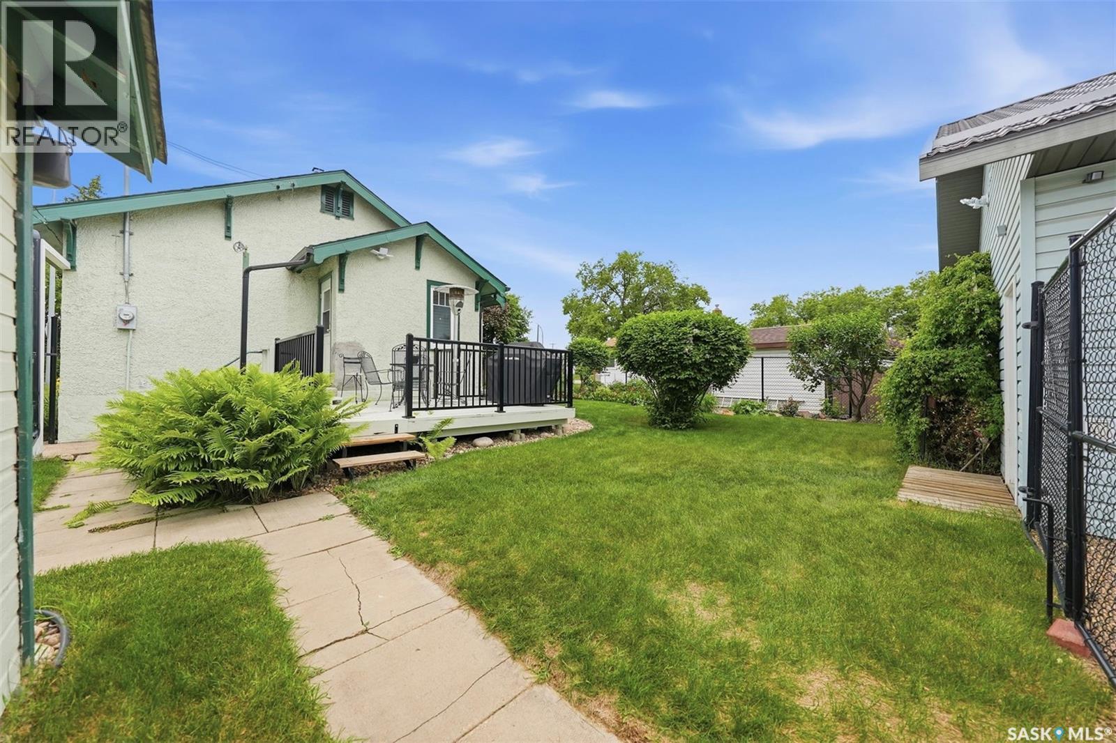 416 22ND STREET W