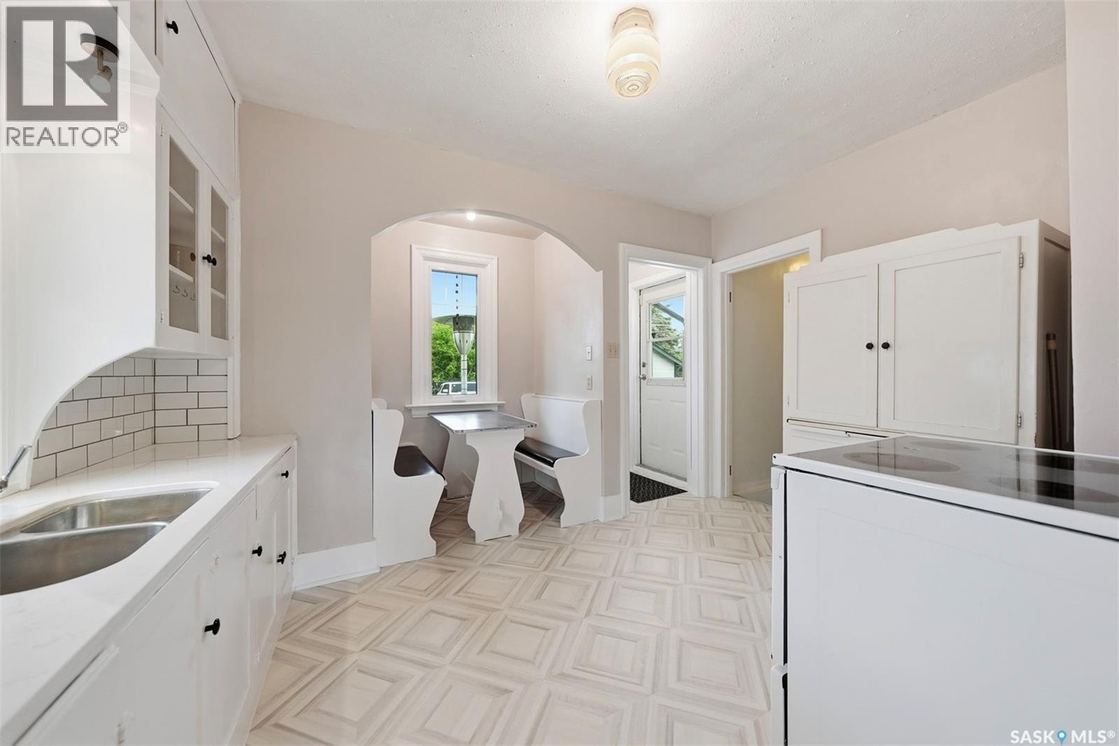 416 22ND STREET W