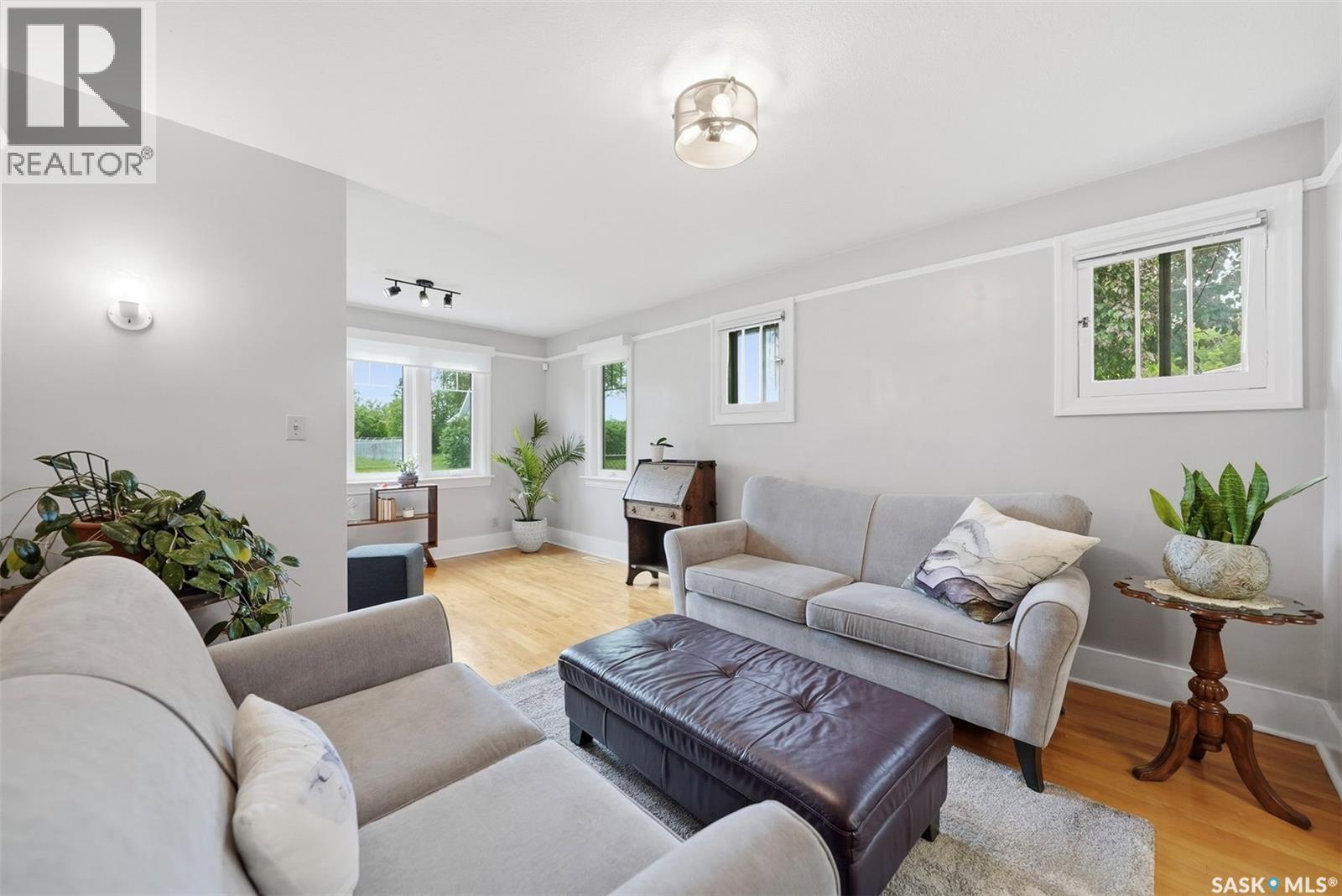 416 22ND STREET W